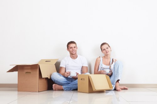 Well-arranged storage unit for home and business belongings